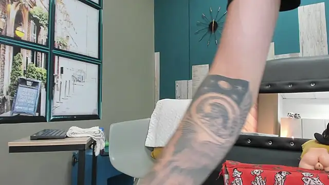 Snapshot of Rhaegal_hot chatting on 12.22.24 Rhaegal hot online show from 12.22.24