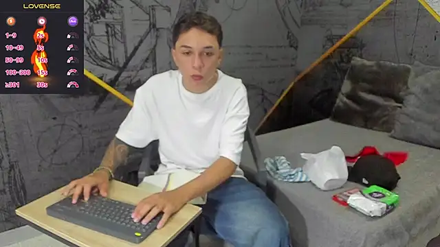 Snapshot of Rhaegal_hot chatting on 01.17.25 Rhaegal hot online show from 01.17.25