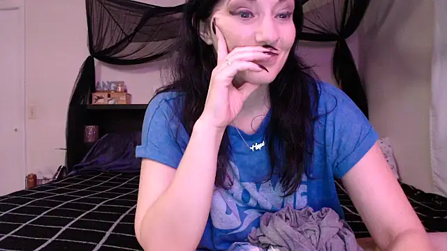 Snapshot of CrystalLakeXO chatting on 06.30.26 CrystalLakeXO online show from 06.30.26