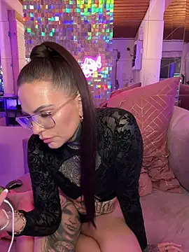 Snapshot of AileenInkOfficial chatting on 02.02.25 AileenInkOfficial online show from 02.02.25