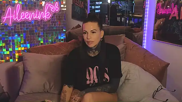 Snapshot of AileenInkOfficial chatting on 02.09.25 AileenInkOfficial online show from 02.09.25