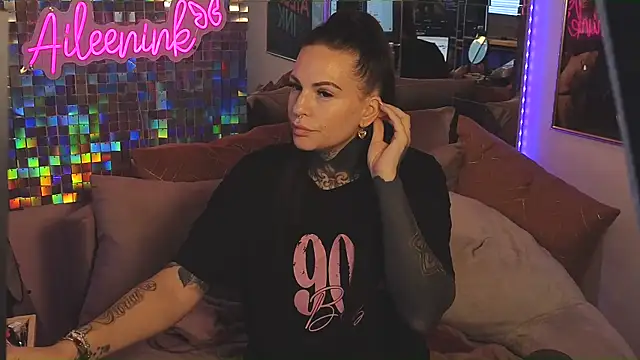 Snapshot of AileenInkOfficial chatting on 02.09.25 AileenInkOfficial online show from 02.09.25