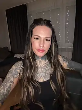 Snapshot of AileenInkOfficial chatting on 02.18.25 AileenInkOfficial online show from 02.18.25