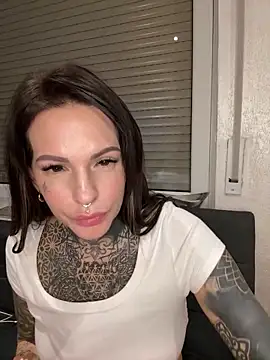 Snapshot of AileenInkOfficial chatting on 02.23.25 AileenInkOfficial online show from 02.23.25