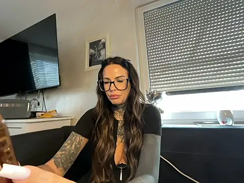 Snapshot of AileenInkOfficial chatting on 02.27.25 AileenInkOfficial online show from 02.27.25