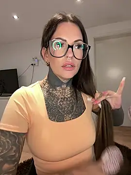 Snapshot of AileenInkOfficial chatting on 03.20.25 AileenInkOfficial online show from 03.20.25