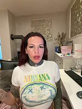 Snapshot of AileenInkOfficial chatting on 04.02.26 AileenInkOfficial online show from 04.02.26