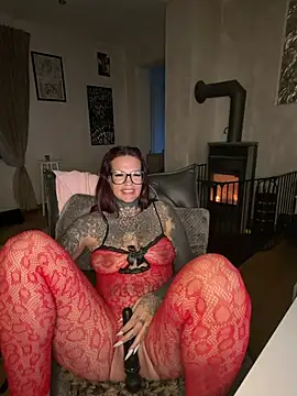 Snapshot of AileenInkOfficial chatting on 04.13.26 AileenInkOfficial online show from 04.13.26