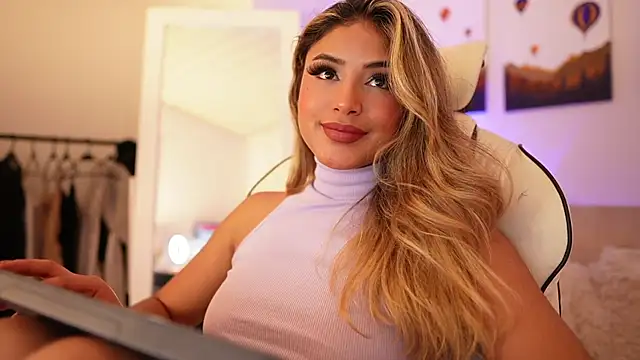 SaraParisi online show from 01.11.25