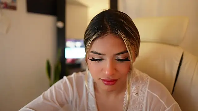 SaraParisi online show from 01.22.25