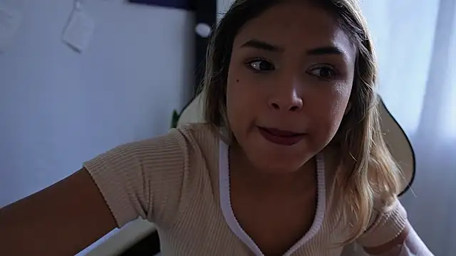 SaraParisi online show from 01.22.25