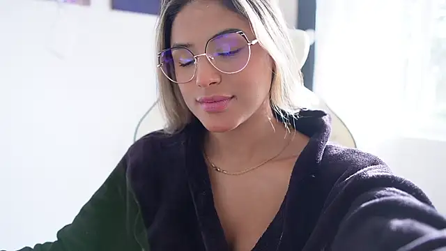 SaraParisi online show from 01.23.25