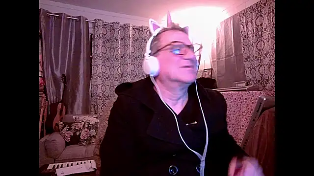 Snapshot of coryassman chatting on 12.25.24 coryassman online show from 12.25.24