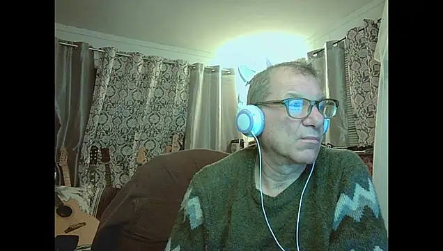 Snapshot of coryassman chatting on 04.11.26 coryassman online show from 04.11.26