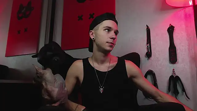 Joseph  Quinn online show from 01.25.25