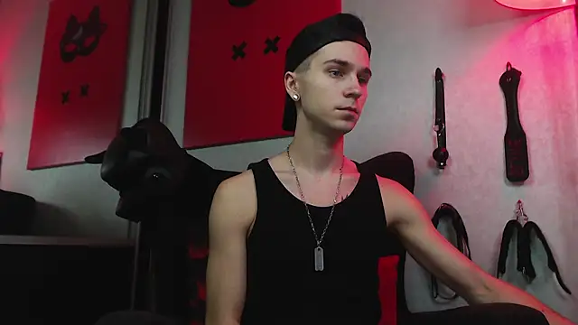 Joseph  Quinn online show from 01.28.25