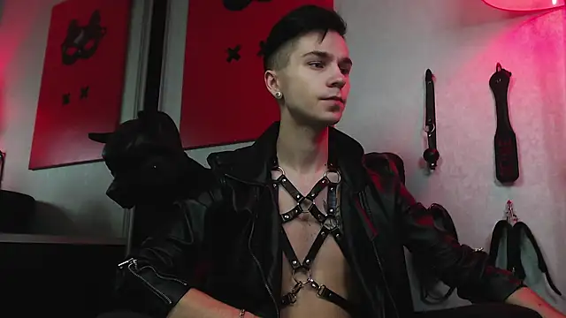 Joseph  Quinn online show from 01.30.25