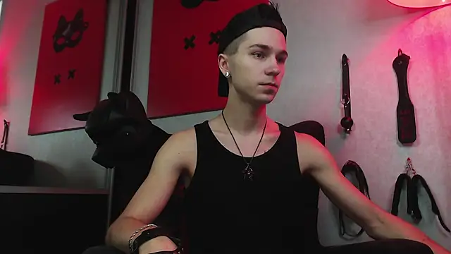 Joseph  Quinn online show from 02.01.25