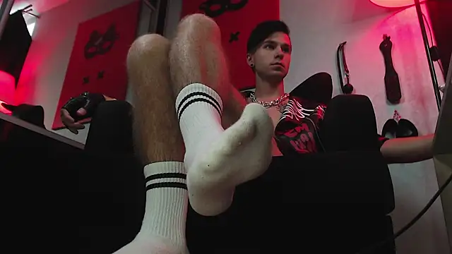 Joseph  Quinn online show from 02.28.25