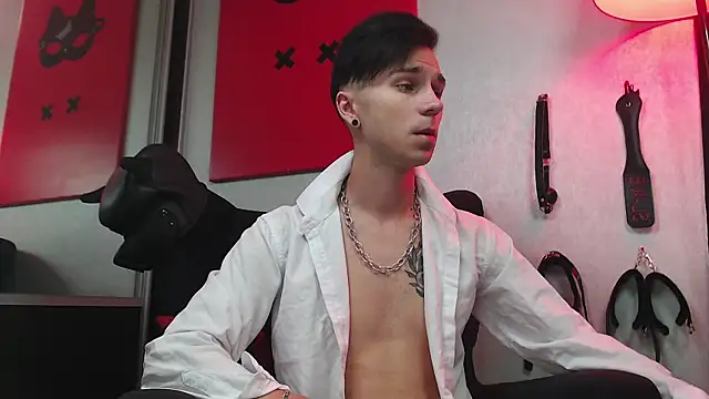 Joseph  Quinn online show from 03.11.25