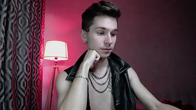 Joseph  Quinn online show from 10.06.25