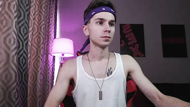 Joseph  Quinn online show from 10.25.25