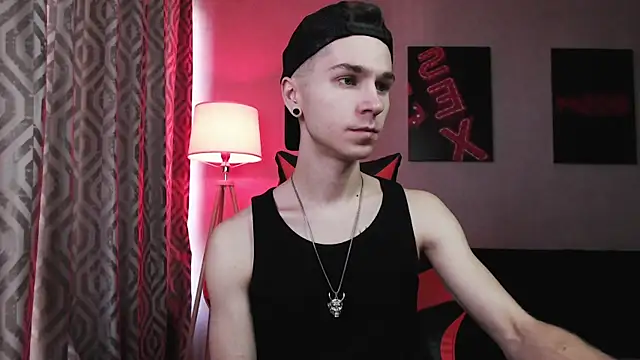 Joseph  Quinn online show from 11.11.25