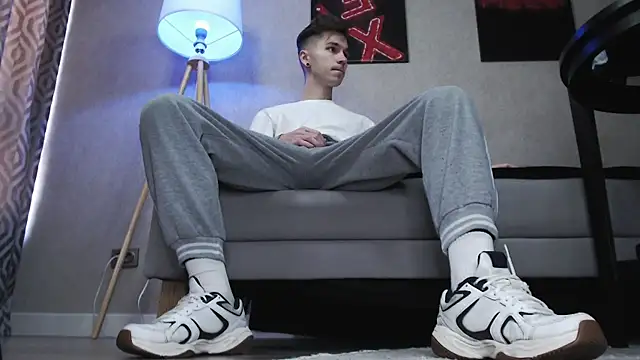 Joseph  Quinn online show from 11.12.25