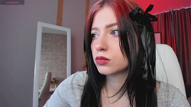 Snapshot of arielabradberry chatting on 12.12.24 arielabradberry online show from 12.12.24