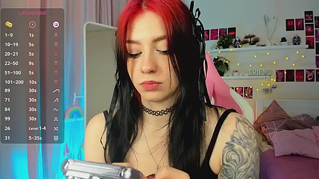 Snapshot of arielabradberry chatting on 12.24.24 arielabradberry online show from 12.24.24