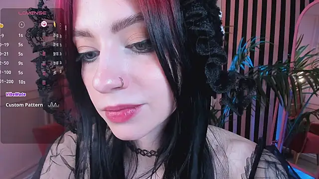 Snapshot of arielabradberry chatting on 12.25.24 arielabradberry online show from 12.25.24