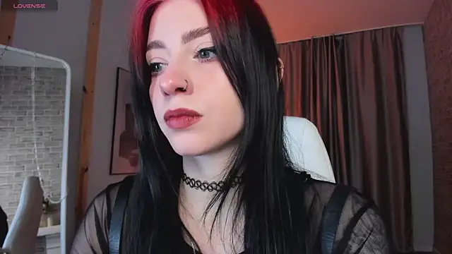 Snapshot of arielabradberry chatting on 12.27.24 arielabradberry online show from 12.27.24