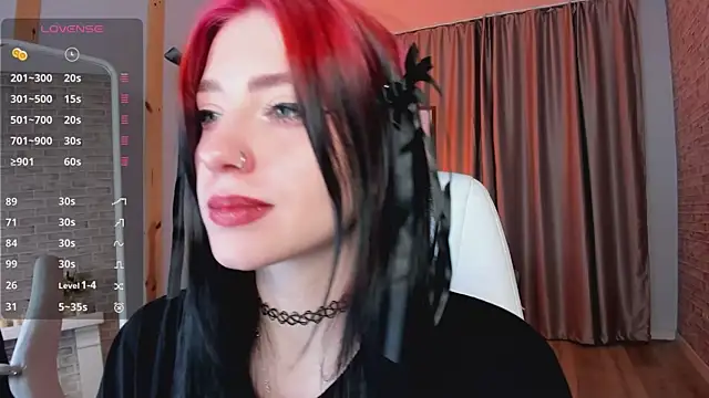 Snapshot of arielabradberry chatting on 12.30.24 arielabradberry online show from 12.30.24