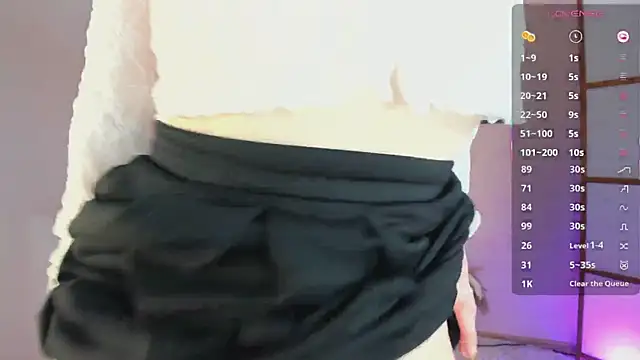 Snapshot of arielabradberry chatting on 09.10.25 arielabradberry online show from 09.10.25