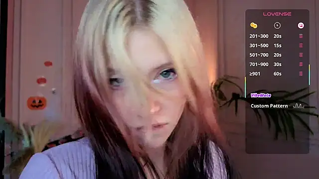 Snapshot of arielabradberry chatting on 11.02.25 arielabradberry online show from 11.02.25