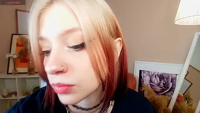 Snapshot of arielabradberry chatting on 12.04.25 arielabradberry online show from 12.04.25