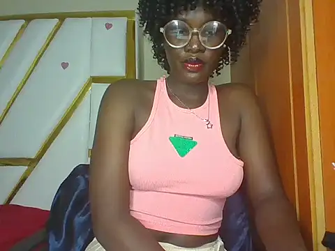 Snapshot of cutesmiling chatting on 03.10.25 cutesmiling online show from 03.10.25