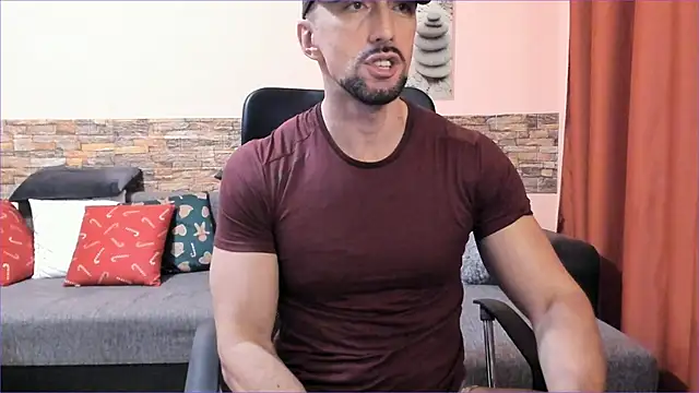 Snapshot of HotHunkTrainer chatting on 01.21.25 HotHunkTrainer online show from 01.21.25