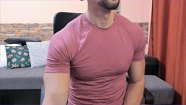 Snapshot of HotHunkTrainer chatting on 01.28.25 HotHunkTrainer online show from 01.28.25