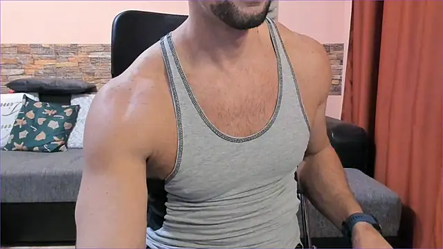 Snapshot of HotHunkTrainer chatting on 01.29.25 HotHunkTrainer online show from 01.29.25