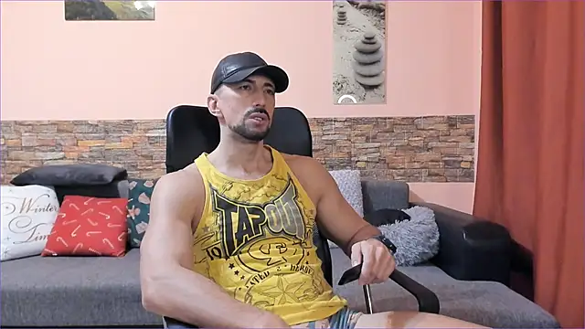 Snapshot of HotHunkTrainer chatting on 02.15.25 HotHunkTrainer online show from 02.15.25