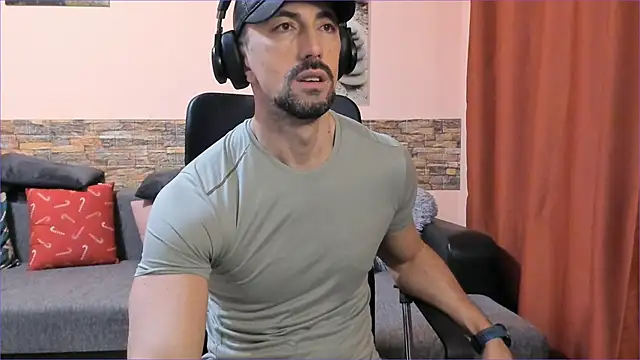 Snapshot of HotHunkTrainer chatting on 02.24.25 HotHunkTrainer online show from 02.24.25