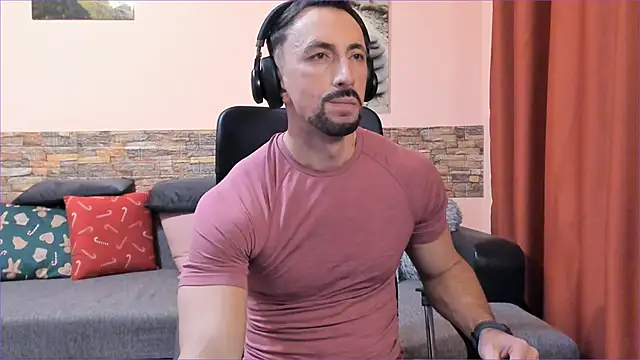 Snapshot of HotHunkTrainer chatting on 02.25.25 HotHunkTrainer online show from 02.25.25