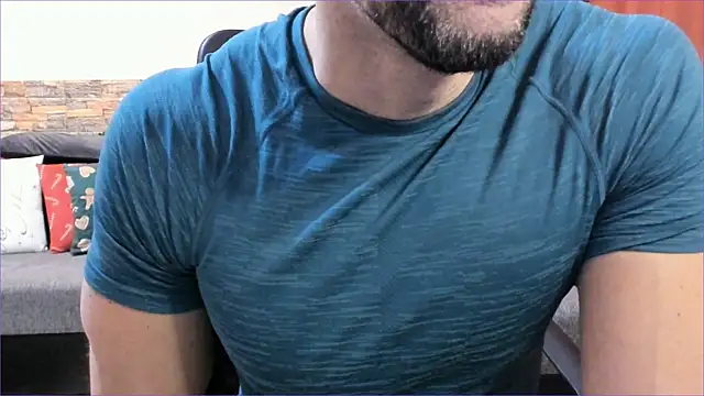 Snapshot of HotHunkTrainer chatting on 03.06.25 HotHunkTrainer online show from 03.06.25