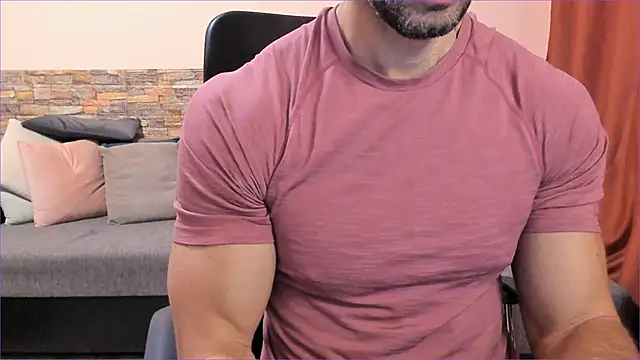 Snapshot of HotHunkTrainer chatting on 09.30.25 HotHunkTrainer online show from 09.30.25