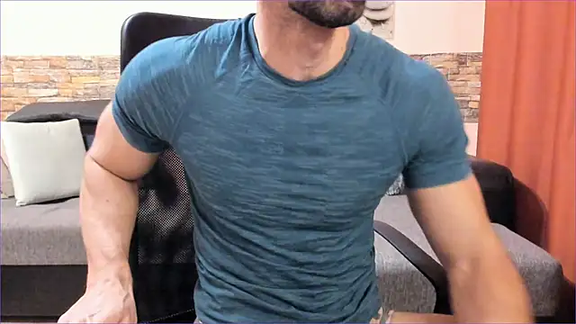 Snapshot of HotHunkTrainer chatting on 11.14.25 HotHunkTrainer online show from 11.14.25