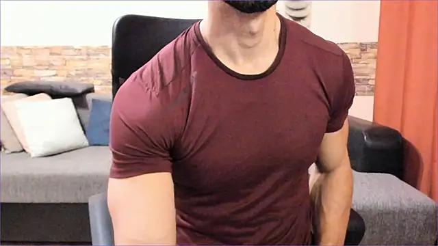 Snapshot of HotHunkTrainer chatting on 11.22.25 HotHunkTrainer online show from 11.22.25