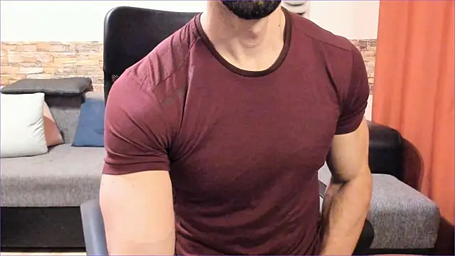 Snapshot of HotHunkTrainer chatting on 11.23.25 HotHunkTrainer online show from 11.23.25