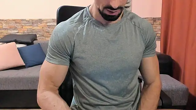 Snapshot of HotHunkTrainer chatting on 11.29.25 HotHunkTrainer online show from 11.29.25