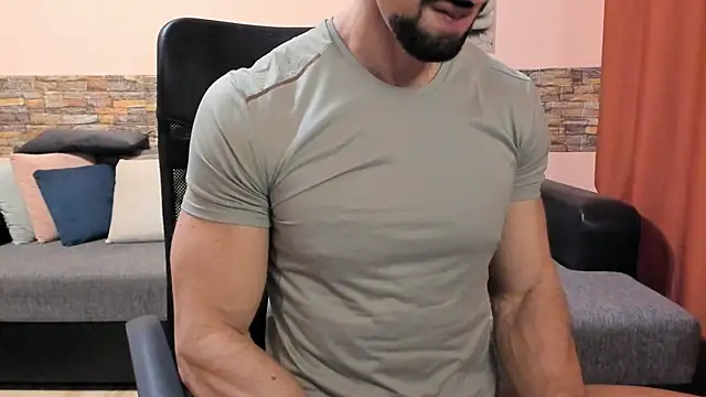 Snapshot of HotHunkTrainer chatting on 12.22.25 HotHunkTrainer online show from 12.22.25